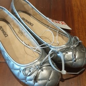 NWT silver quilted flats